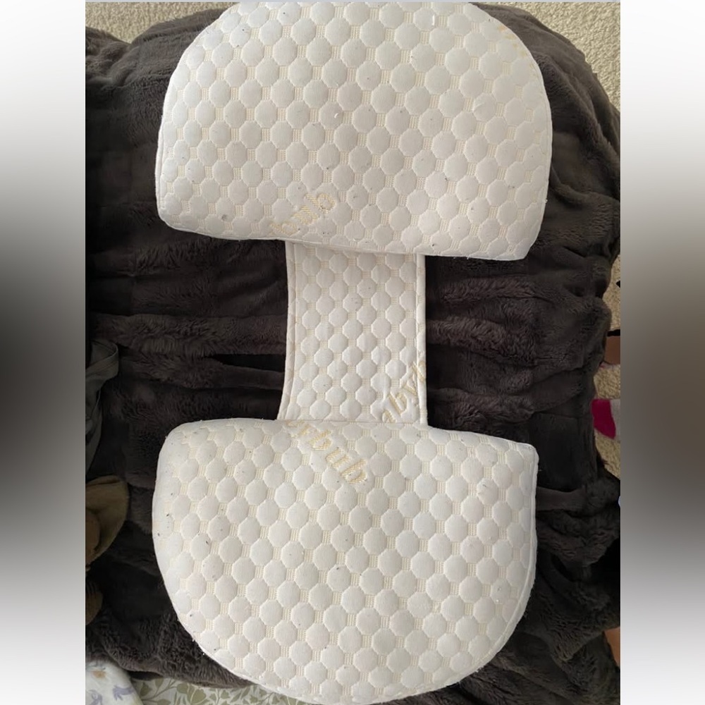 Babybub pregnancy pillow, good condition! Comes with additional cushion mini